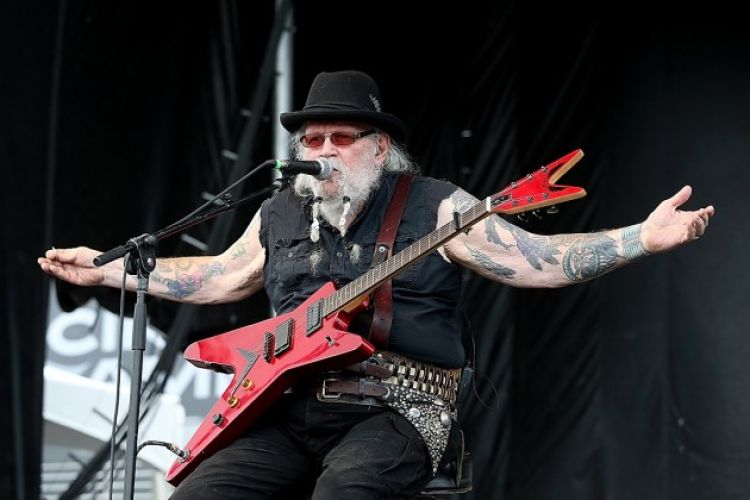 David Allan Coe performs Neon Deuce's 